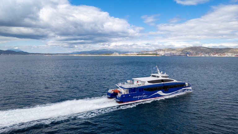magic-sea-ferries-magic 2_0005_GVG_MAGIC_2_ARRIVING_IN_PIRAEUS_9